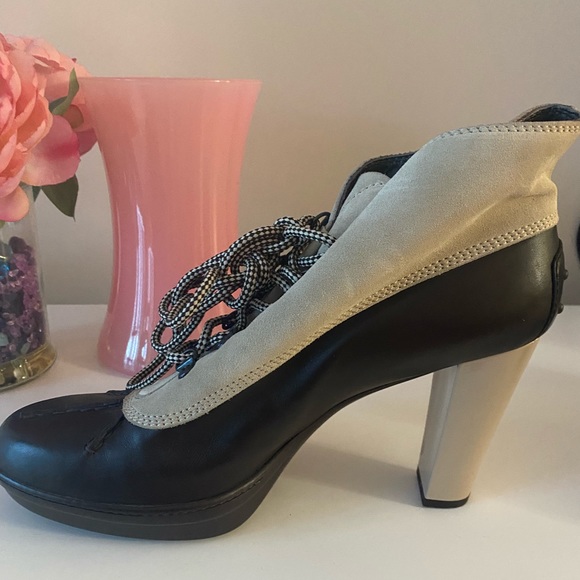 Tod’s leather/suede ankle booties, mint condition! - Picture 2 of 8